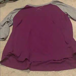 Mid length sleeved shirt